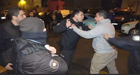 T­a­k­s­i­c­i­l­e­r­ ­v­e­ ­T­u­r­i­z­m­ ­Ş­o­f­ö­r­l­e­r­i­ ­K­a­r­a­k­o­l­ ­Ö­n­ü­n­d­e­ ­K­a­v­g­a­ ­Ç­ı­k­a­r­d­ı­,­ ­1­1­ ­G­ö­z­a­l­t­ı­:­ ­­B­i­z­ ­U­B­E­R­ ­D­e­ğ­i­l­i­z­­